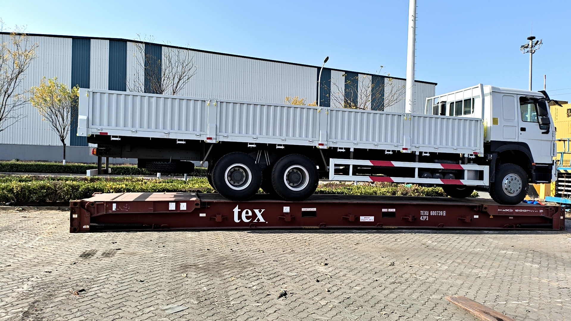 SINOTRUK HOWO 6*4 RASTIKUORMA LÄHETYS FILPIPIINEILLE