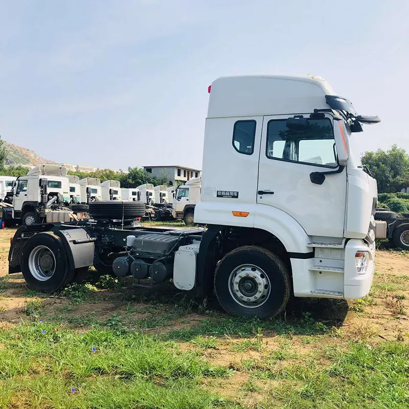 Sinotruk Howo 6 Wheelers 4*2 Truck Head Prime Mover Euro Iv 340hv